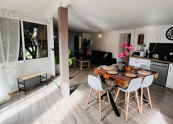 Location T3 Jardin Avec Piscine