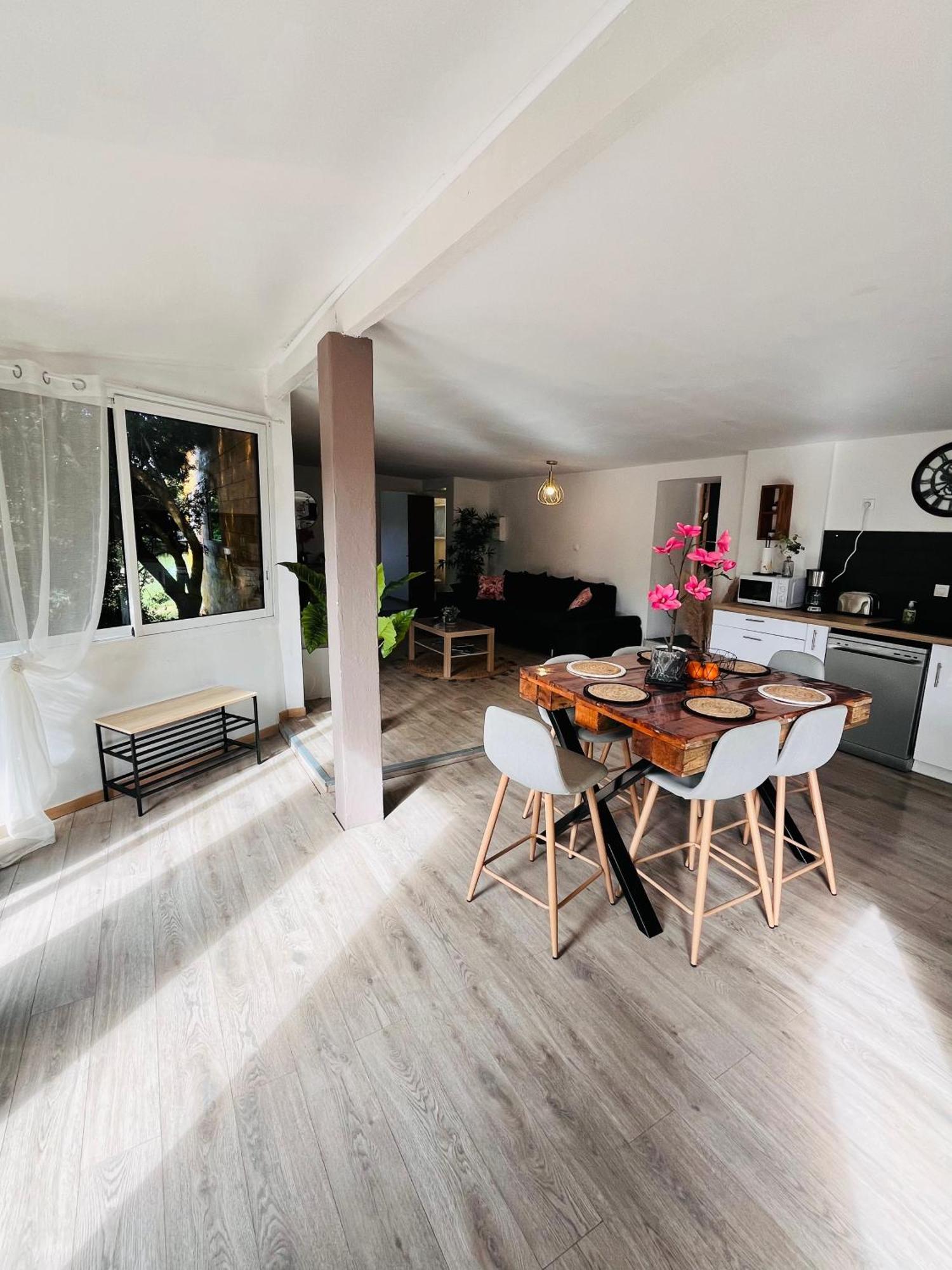 Holiday home Location T3 Jardin Avec Piscine
