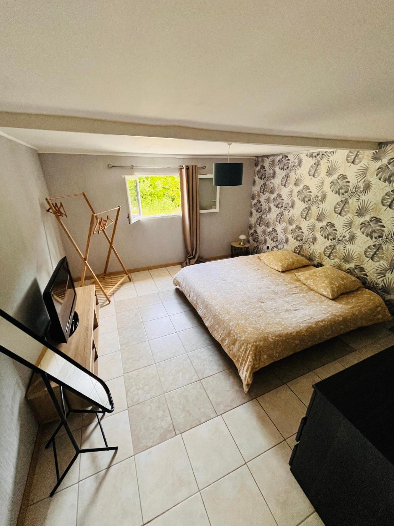 Location T3 Jardin Avec Piscine Holiday home Meze