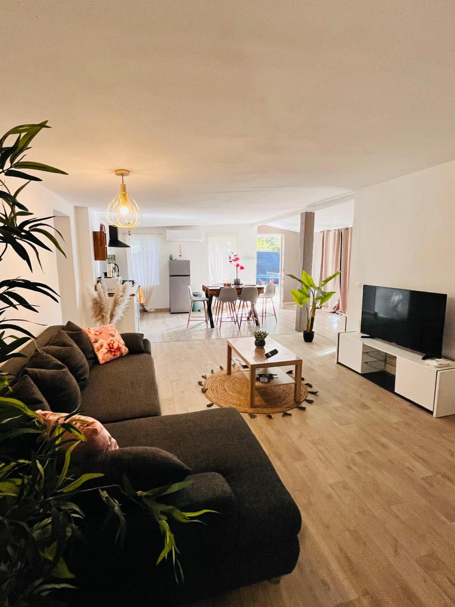 Location T3 Jardin Avec Piscine